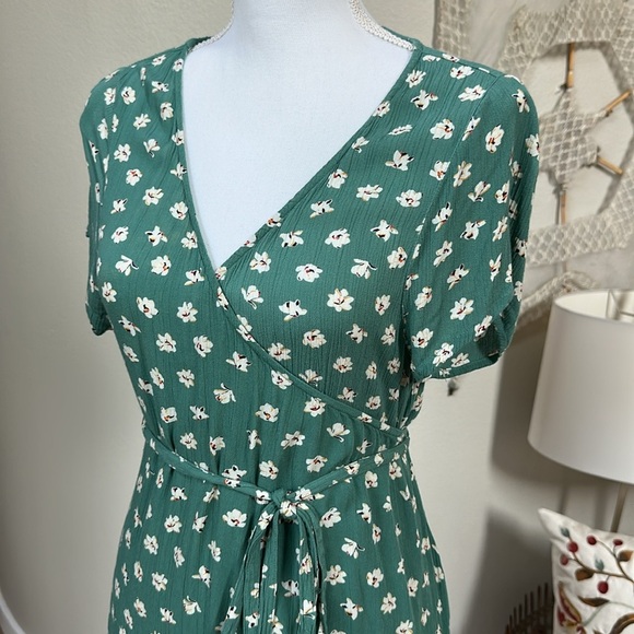 Billabong brand short sleeve tie wrap midi dress - Picture 3 of 10